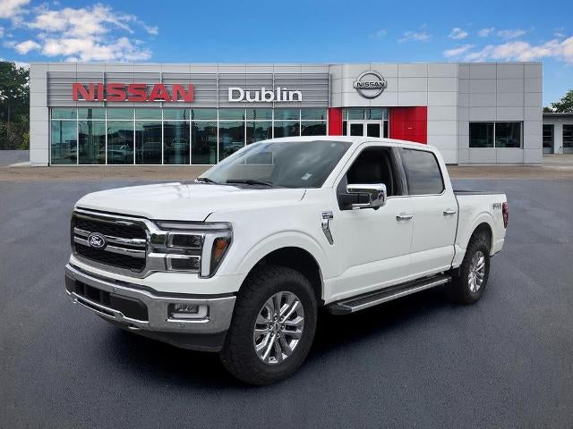 2024 Ford F-150 LARIAT 4WD SuperCrew 5.5' Box in Star White Metallic Tri-Coat — front three-quarter view