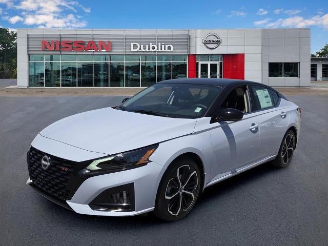 2026 Nissan Altima SR in Gray Sky Pearl Super Black Two Tone — front three-quarter view