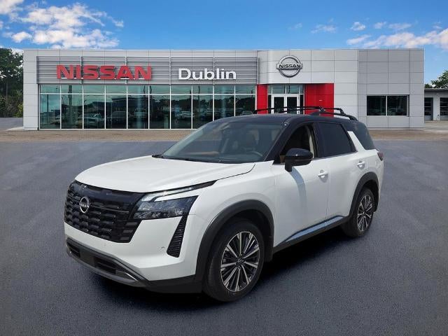 2026 Nissan Pathfinder Platinum in Everest White Pearl Tricoat Super Black Two Tone — front three-quarter view